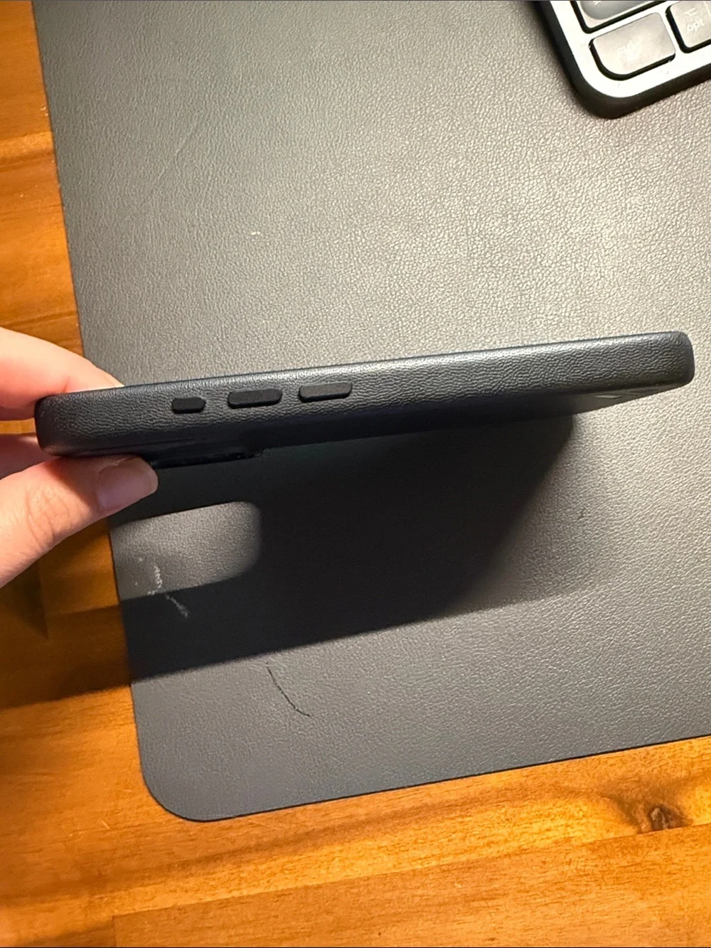 Aulumu Black iPhone 16 Pro Case